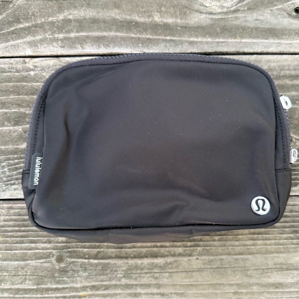 Lulu Lemon belt bag. New.